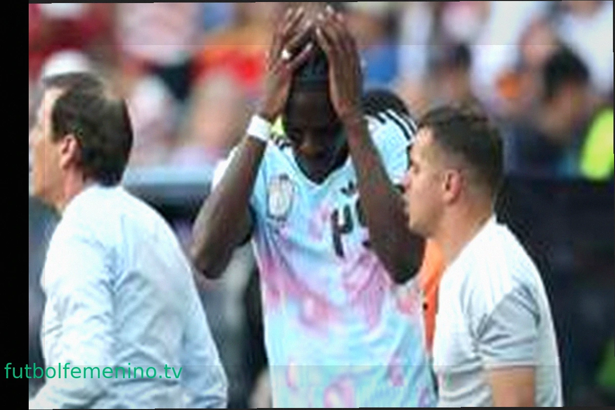 Amadou Onana, centrocampista del Aston Villa, sufre rotura de ligamento cruzado anterior
